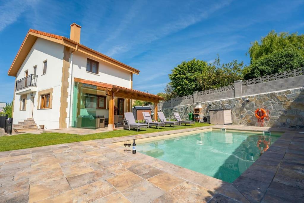 Lujo Y Piscina En Cantabria El Astillero